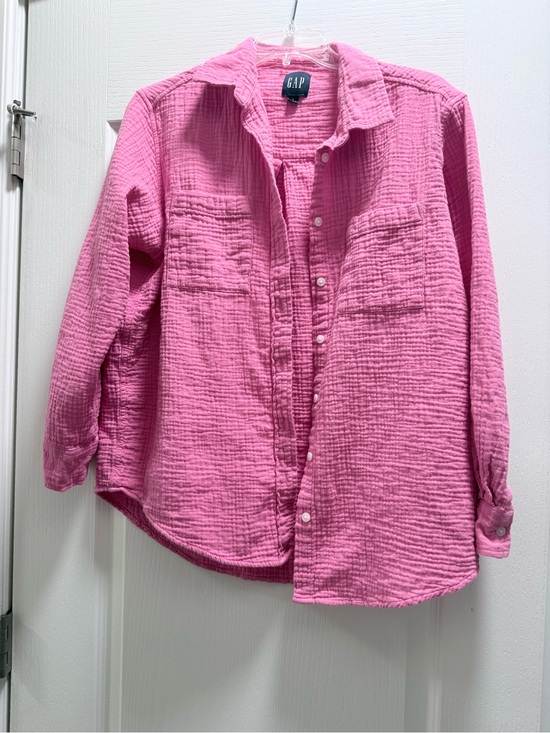 GAP Tops - GAP Pink Textured Button-Down Shirt